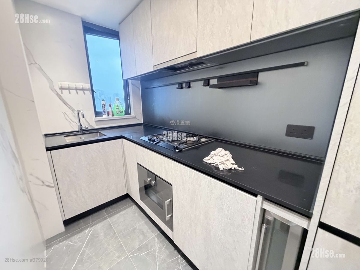 One Victoria Rental 3 Bedrooms , 1 Bathroom 766 ft²