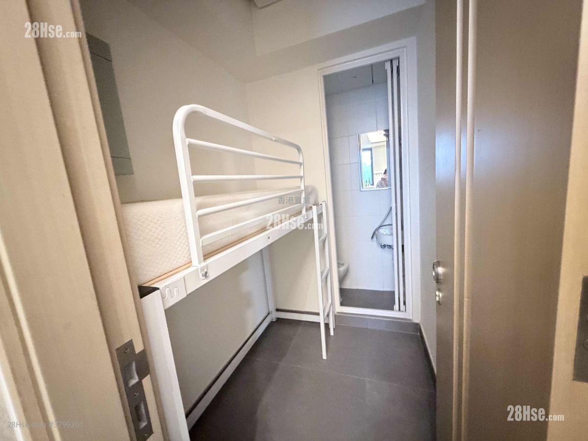 One Victoria Rental 3 Bedrooms , 1 Bathroom 766 ft²