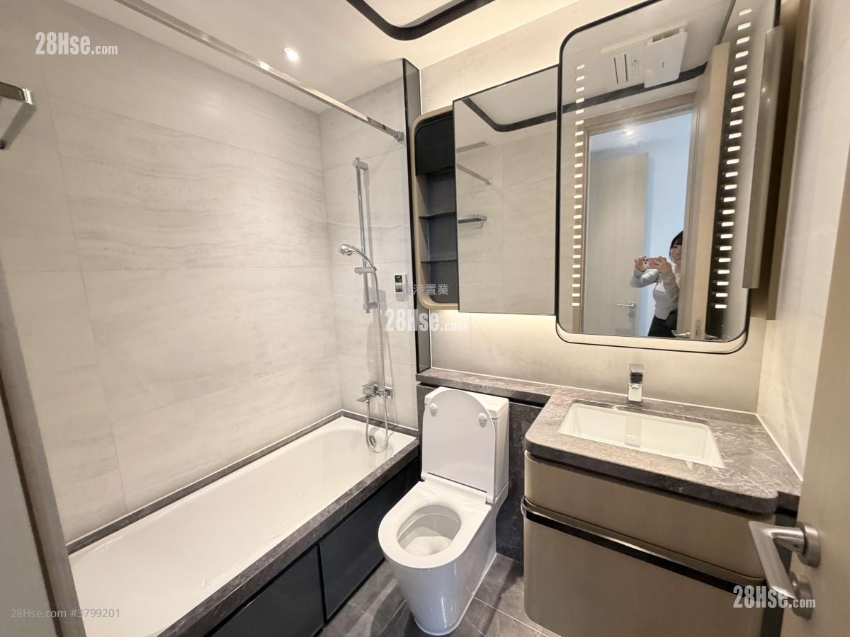 One Victoria Rental 3 Bedrooms , 1 Bathroom 766 ft²