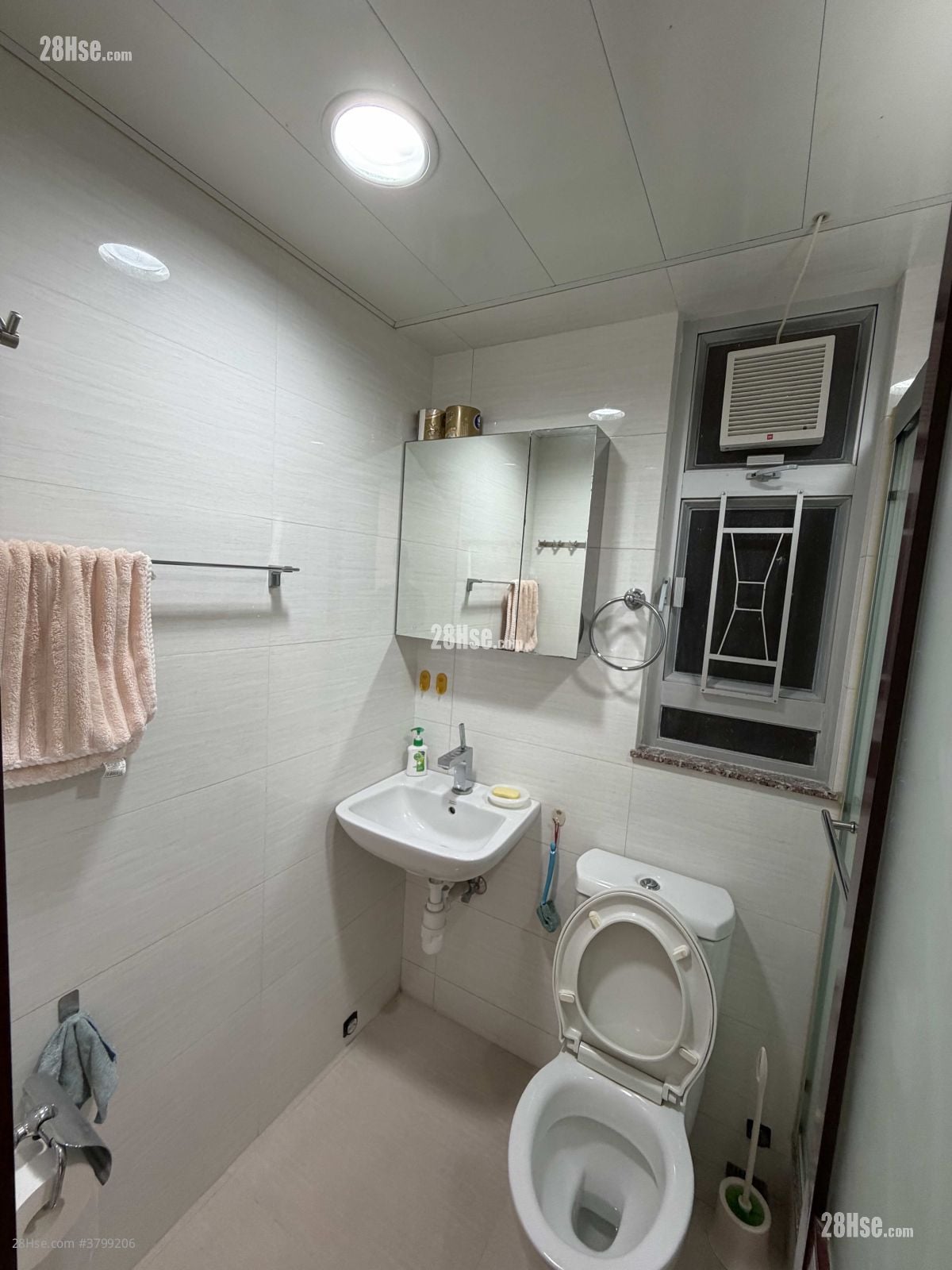 Fortune Centre Rental 3 Bedrooms , 1 Bathroom 424 ft²