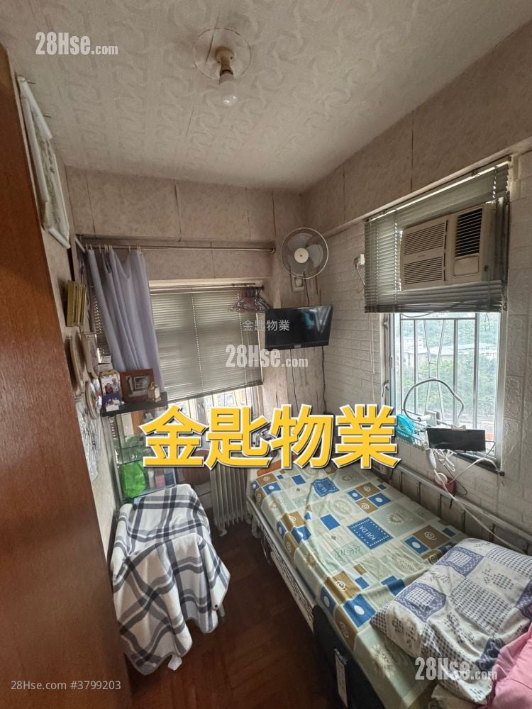 Hung Hay Building Sell 2 Bedrooms , 1 Bathroom 306 ft²