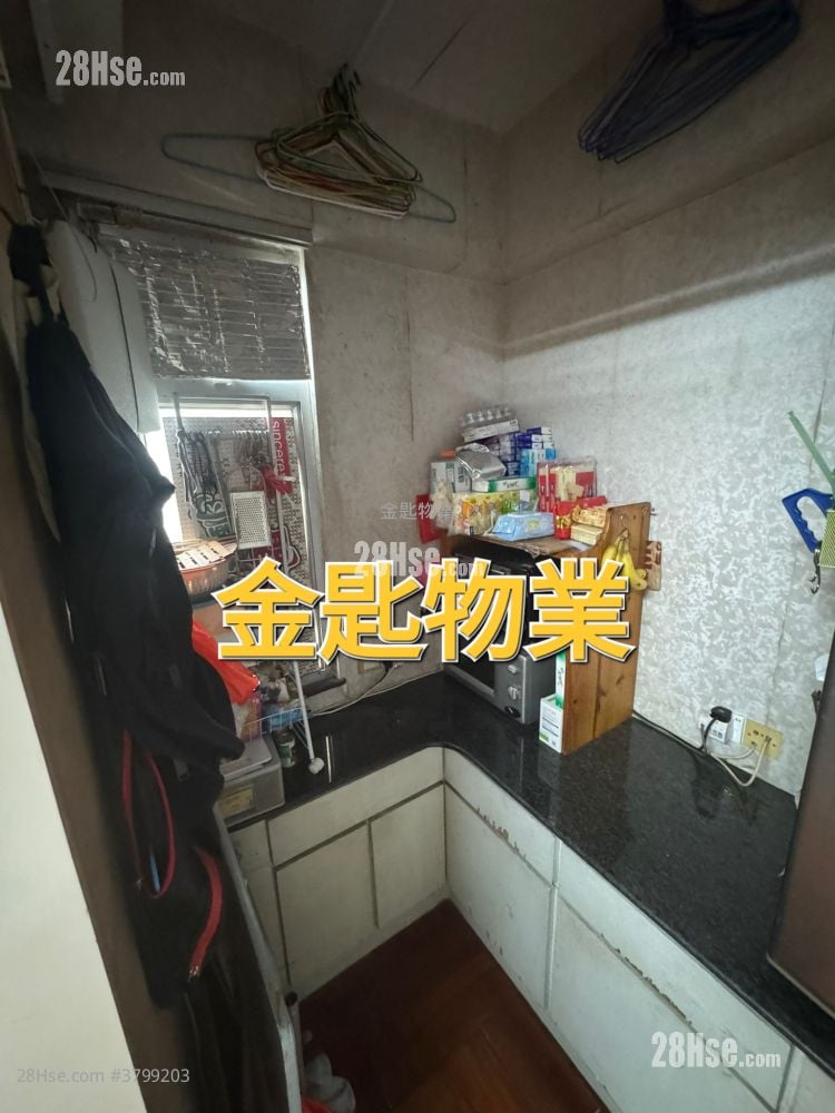 Hung Hay Building Sell 2 Bedrooms , 1 Bathroom 306 ft²