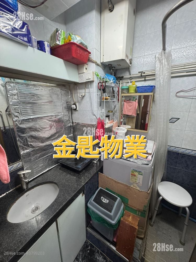 Hung Hay Building Sell 2 Bedrooms , 1 Bathroom 306 ft²