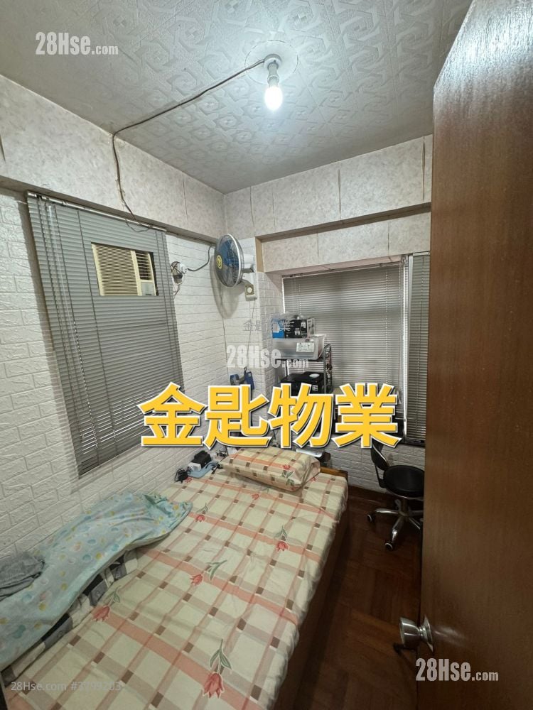 Hung Hay Building Sell 2 Bedrooms , 1 Bathroom 306 ft²