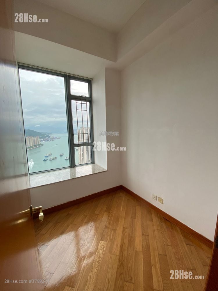 The Dynasty Rental 4 Bedrooms 728 ft²