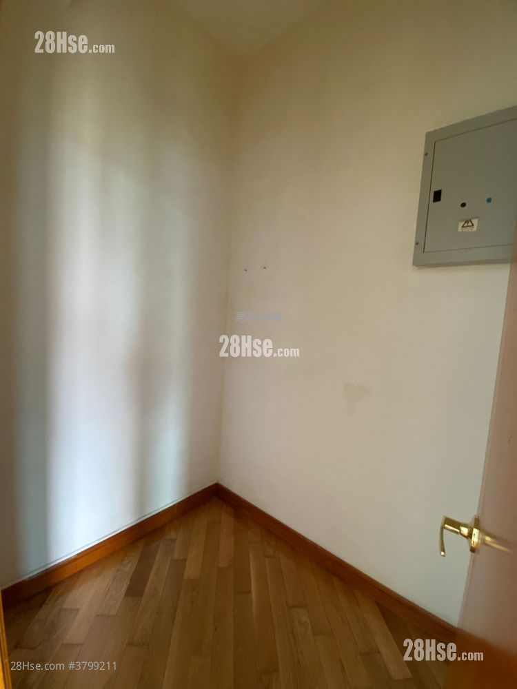 The Dynasty Rental 4 Bedrooms 728 ft²