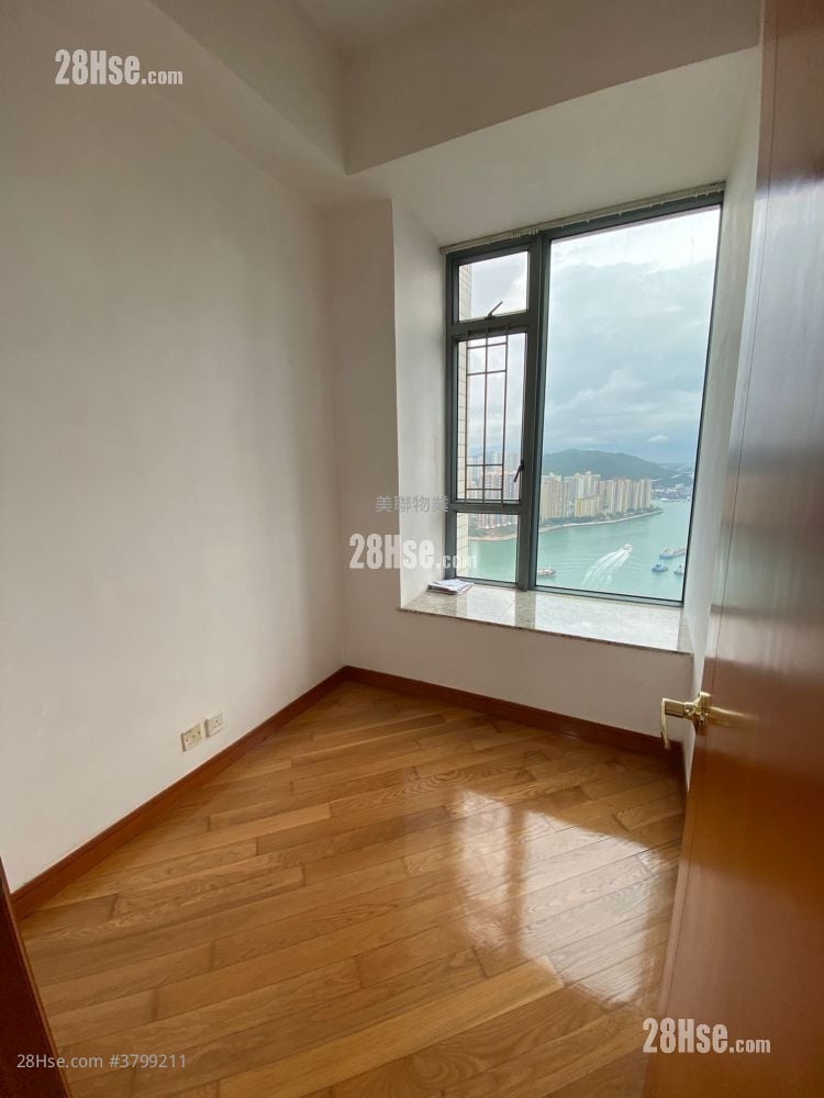 The Dynasty Rental 4 Bedrooms 728 ft²