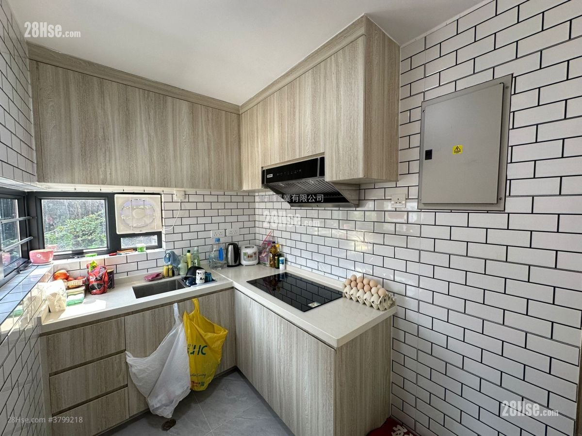 Village Sell 3 Bedrooms , 2 Bathrooms 1,400 ft²