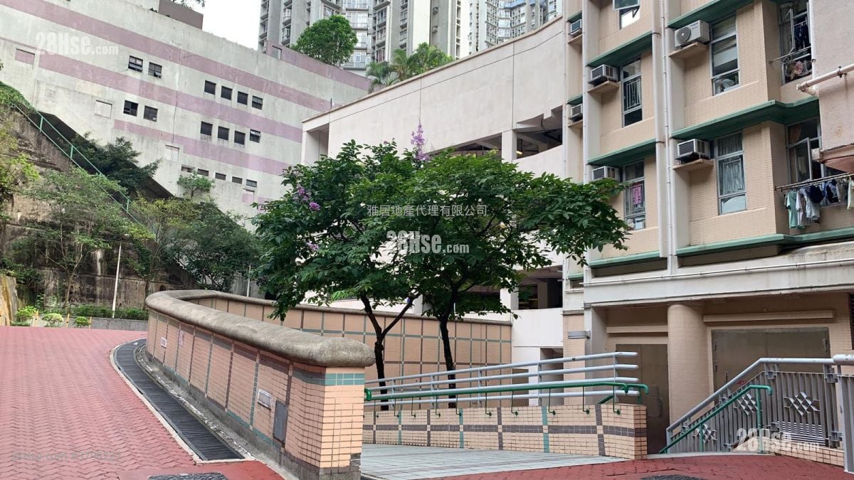 Lei On Court Sell 3 Bedrooms , 2 Bathrooms 650 ft²