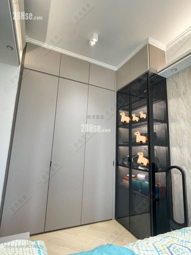 Grand Central Sell 2 Bedrooms , 1 Bathroom 522 ft²