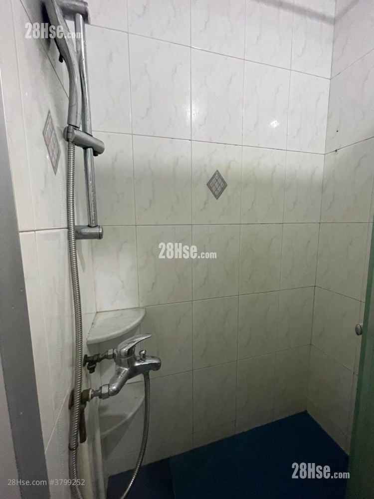 Kam Ying Court Sell 2 Bedrooms , 1 Bathroom 401 ft²