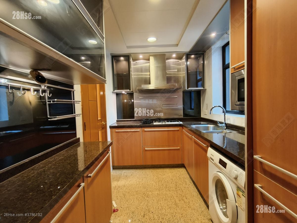 The Arch Rental 3 Bedrooms , 2 Bathrooms 841 ft²