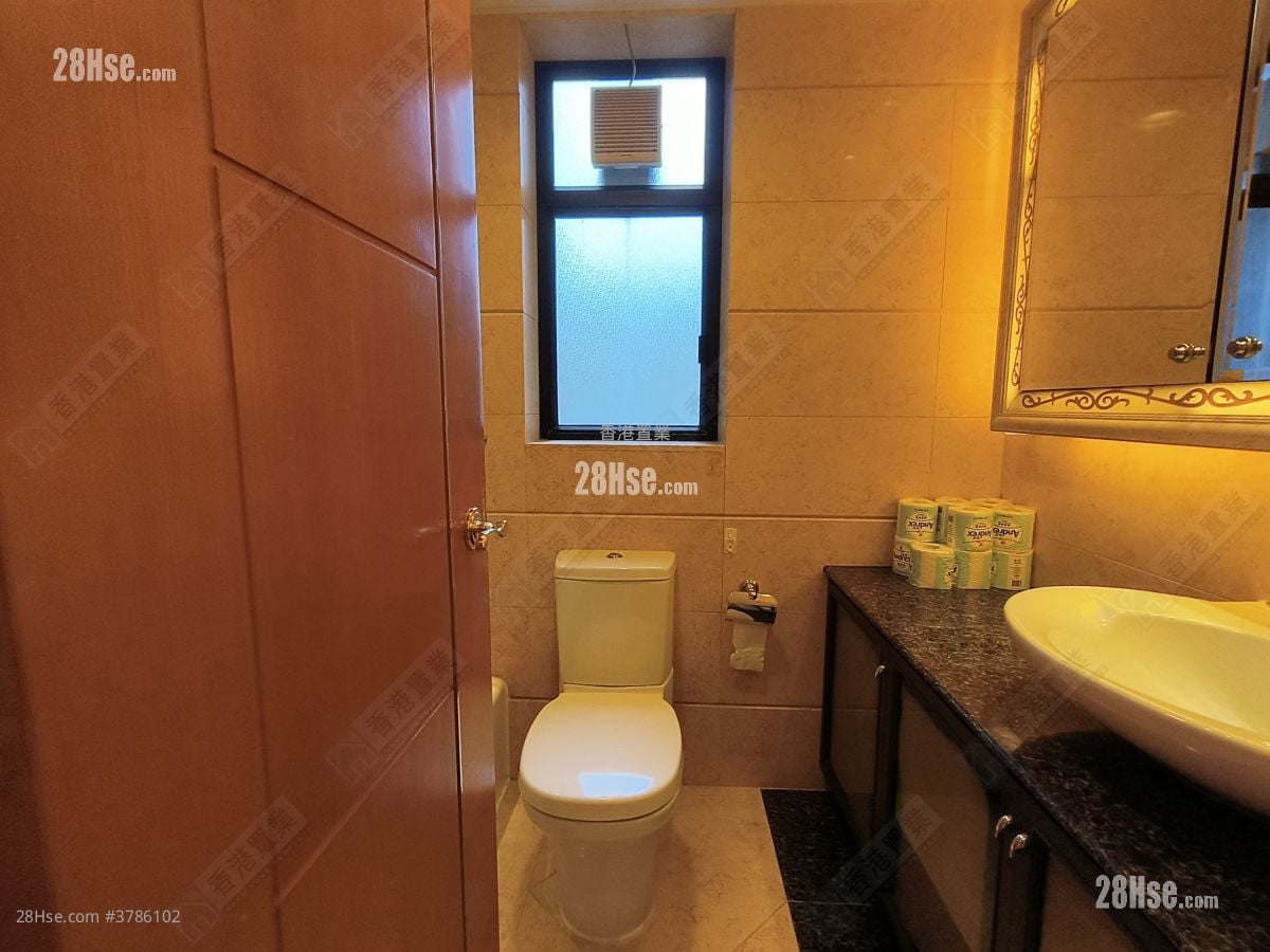 The Arch Rental 3 Bedrooms , 2 Bathrooms 841 ft²