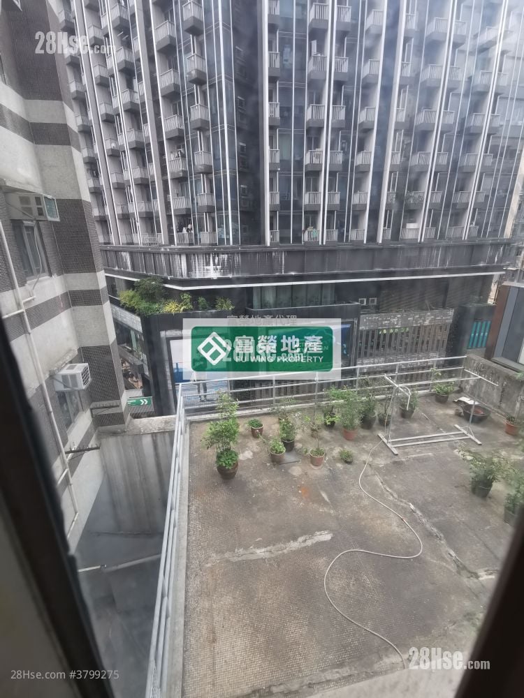 Tak Bo Building Sell 2 Bedrooms , 1 Bathroom 389 ft²