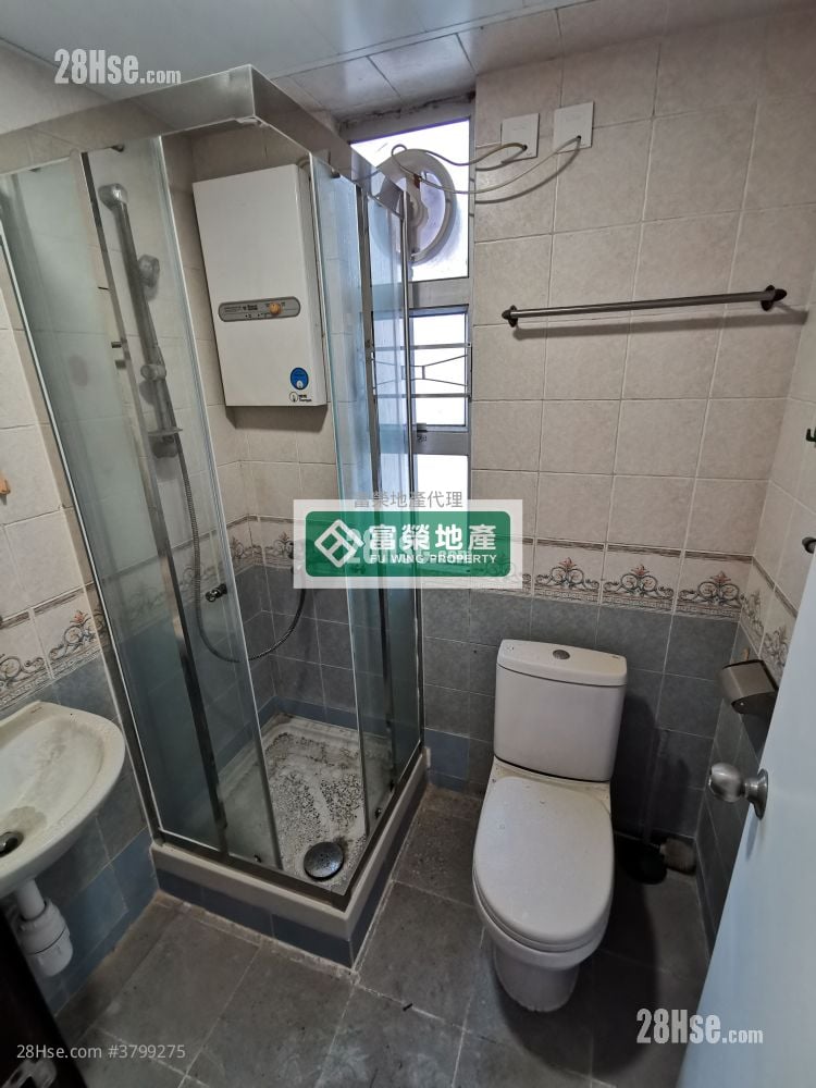 Tak Bo Building Sell 2 Bedrooms , 1 Bathroom 389 ft²