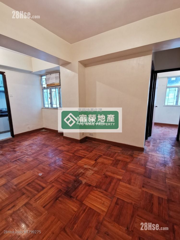 Tak Bo Building Sell 2 Bedrooms , 1 Bathroom 389 ft²