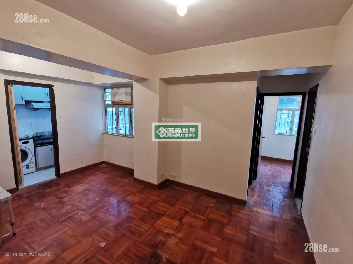 Tak Bo Building Sell 2 Bedrooms , 1 Bathroom 389 ft²