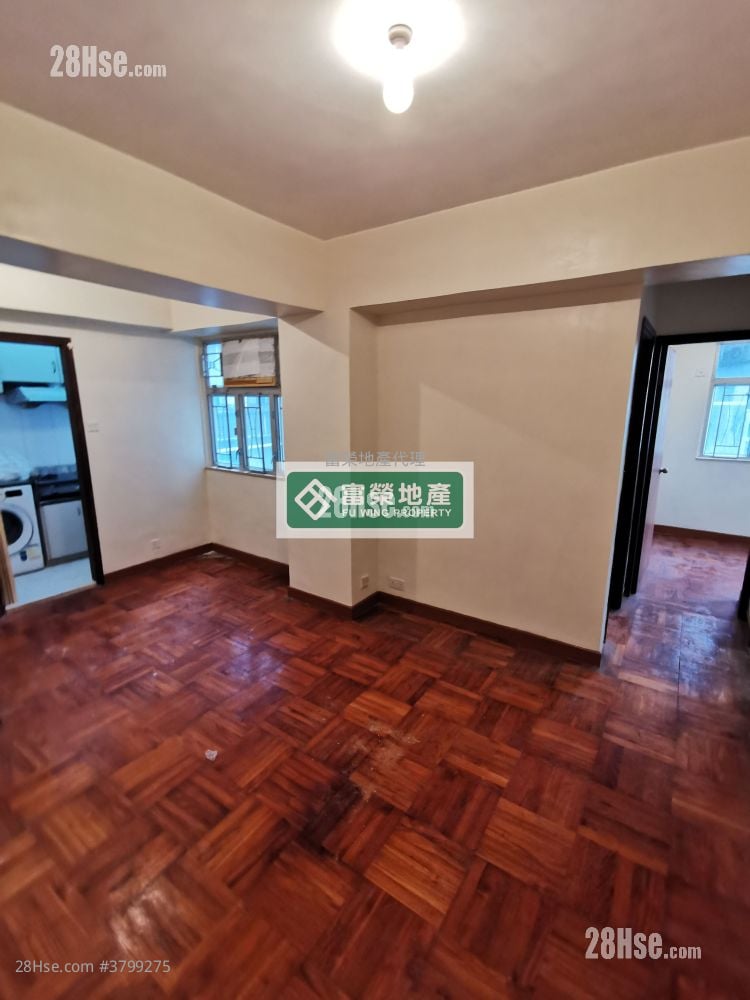 Tak Bo Building Sell 2 Bedrooms , 1 Bathroom 389 ft²