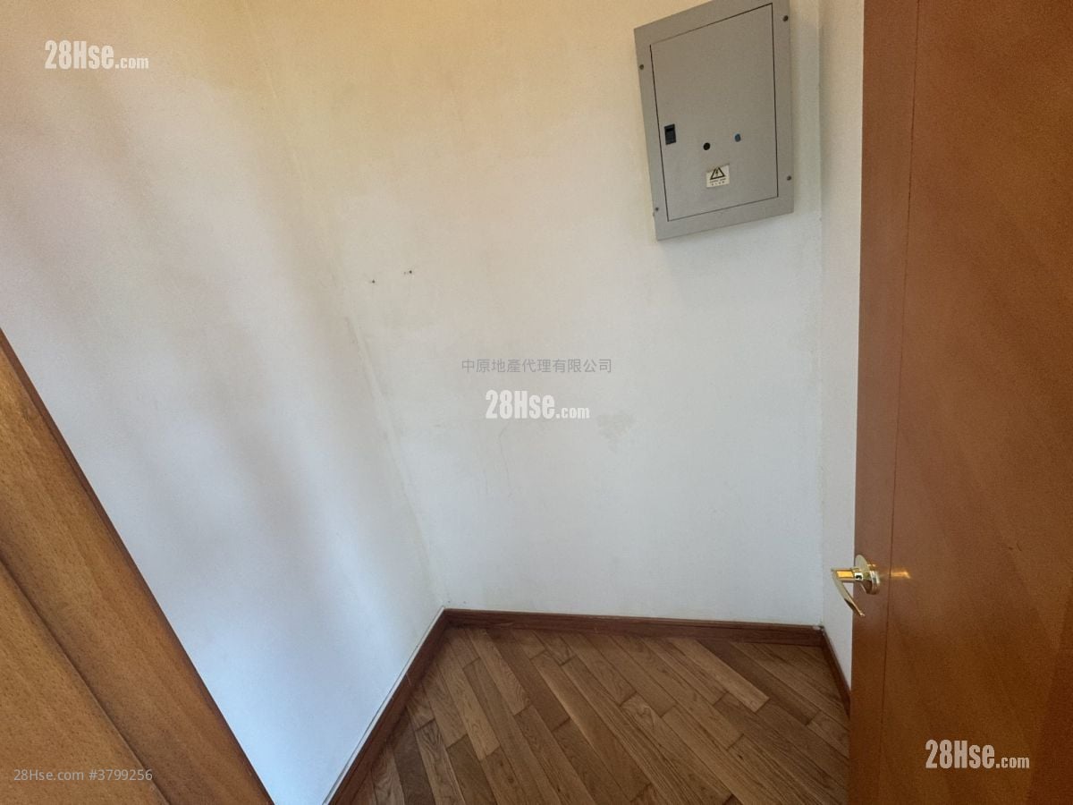 The Dynasty Rental 3 Bedrooms , 2 Bathrooms 728 ft²