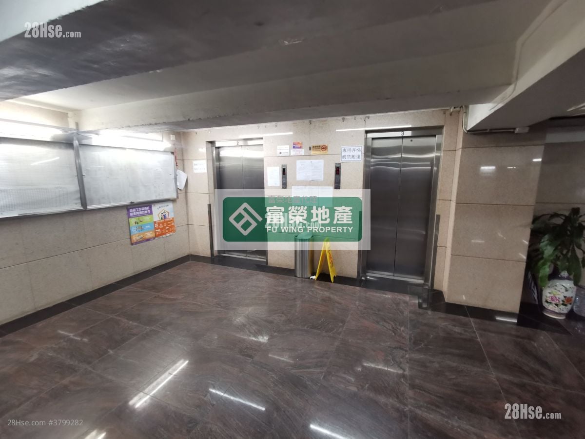 Tak Bo Building Sell 2 Bedrooms , 1 Bathroom 407 ft²