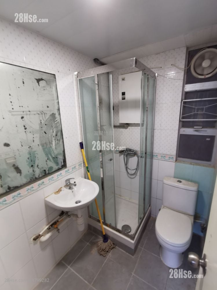 Tak Bo Building Sell 2 Bedrooms , 1 Bathroom 407 ft²