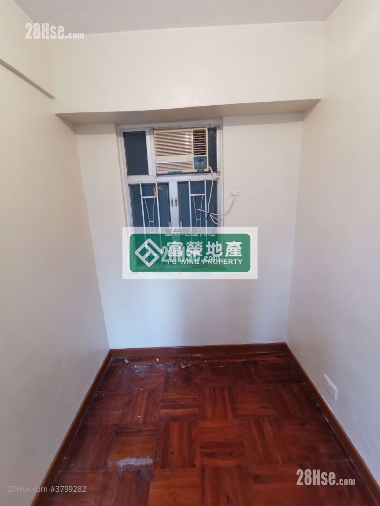 Tak Bo Building Sell 2 Bedrooms , 1 Bathroom 407 ft²