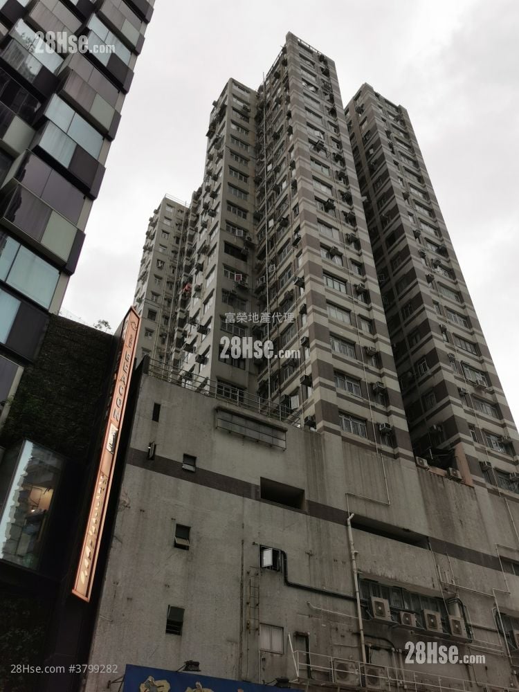 Tak Bo Building Sell 2 Bedrooms , 1 Bathroom 407 ft²
