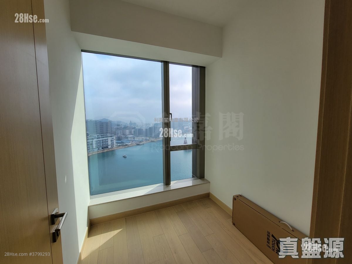 Marini Sell 3 Bedrooms 770 ft²