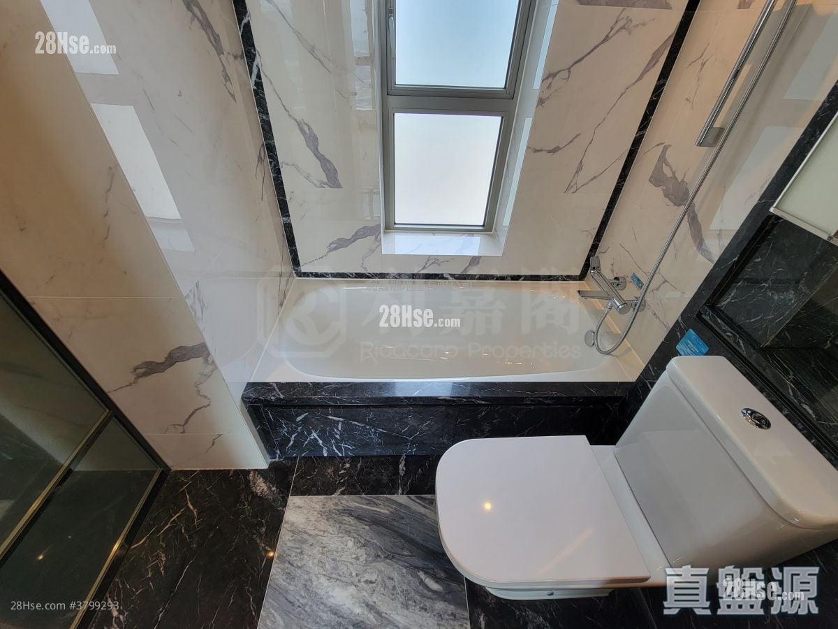 Marini Sell 3 Bedrooms 770 ft²