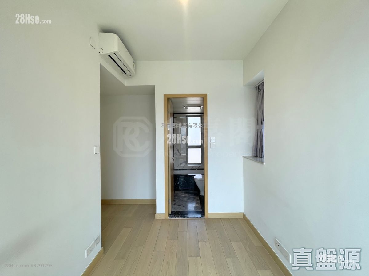 Marini Sell 3 Bedrooms 770 ft²