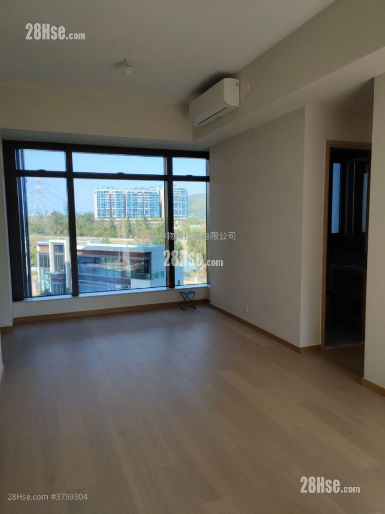 living room: Crescent Green Sell 3 Bedrooms , 3 Bathrooms 940 ft²