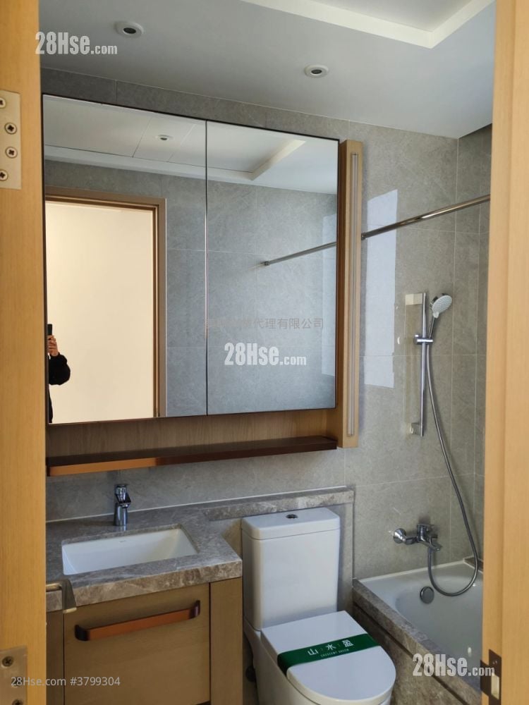 bathroom: Crescent Green Sell 3 Bedrooms , 3 Bathrooms 940 ft²
