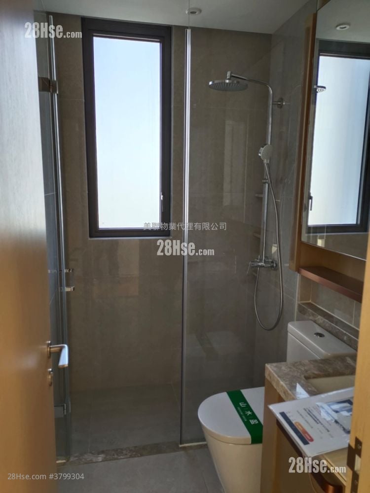 bathroom: Crescent Green Sell 3 Bedrooms , 3 Bathrooms 940 ft²