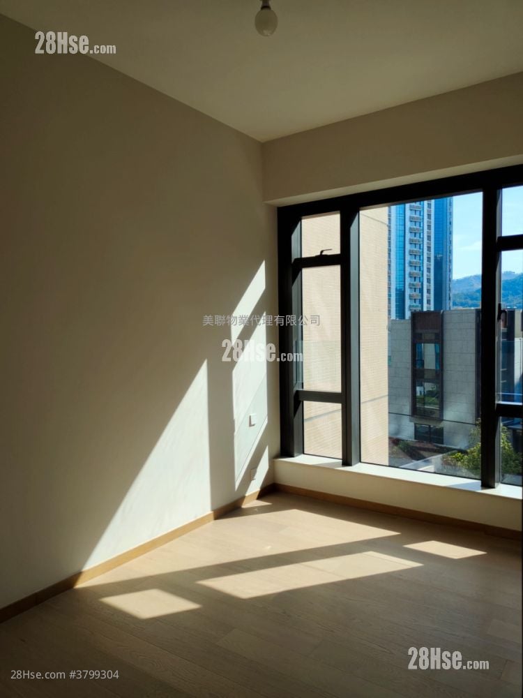 bedroom 1: Crescent Green Sell 3 Bedrooms , 3 Bathrooms 940 ft²