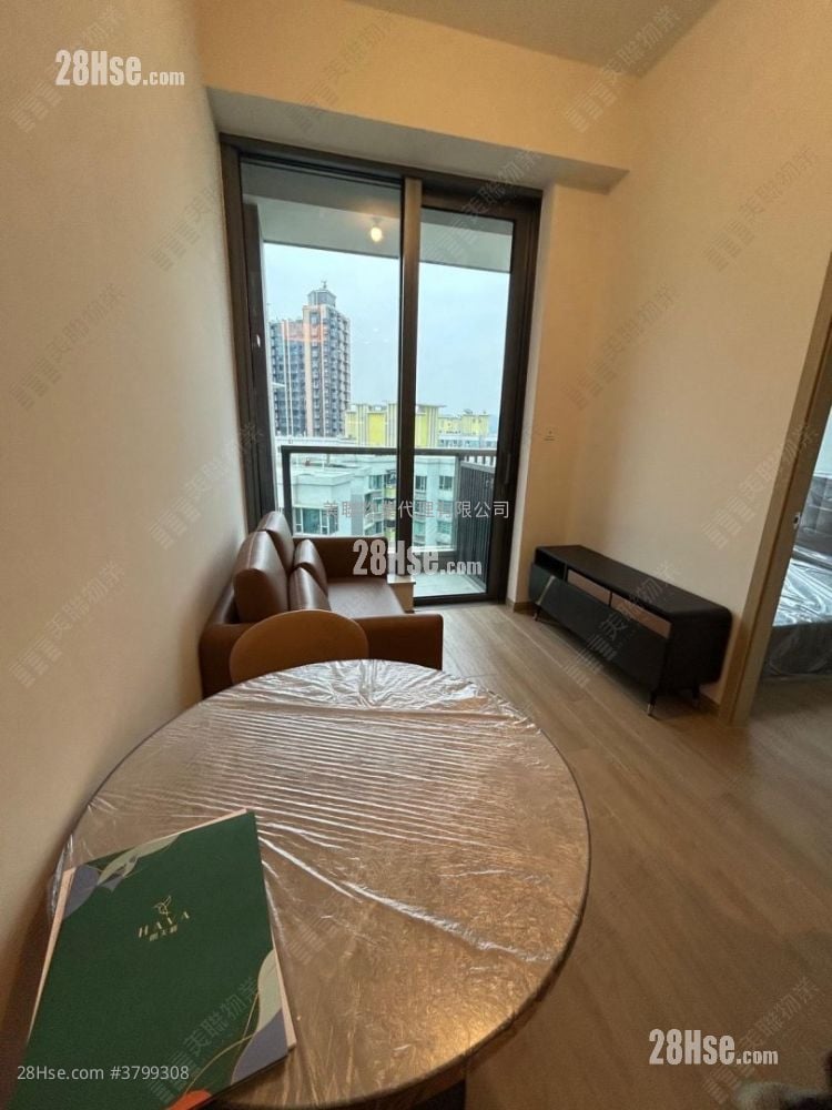 living room: Hava Sell 1 Bedroom , 1 Bathroom 291 ft²