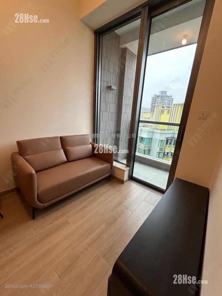 living room: Hava Sell 1 Bedroom , 1 Bathroom 291 ft²