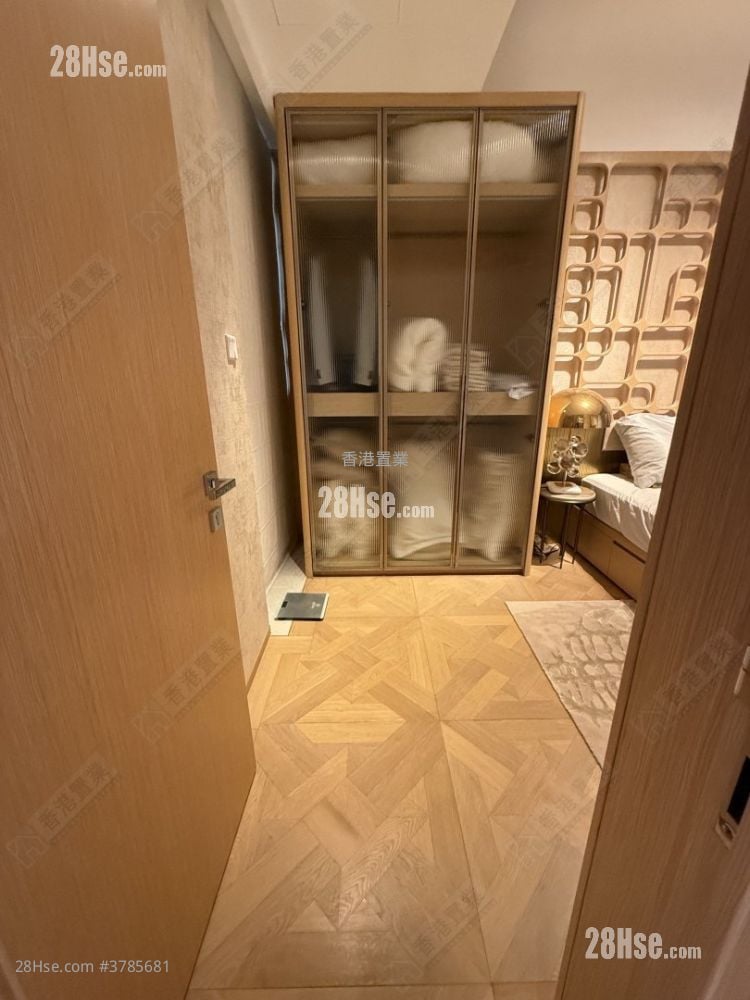 Ultima Rental 4 Bedrooms , 4 Bathrooms 1,311 ft²