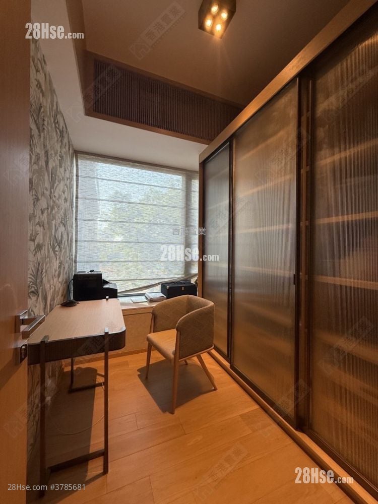 Ultima Rental 4 Bedrooms , 4 Bathrooms 1,311 ft²