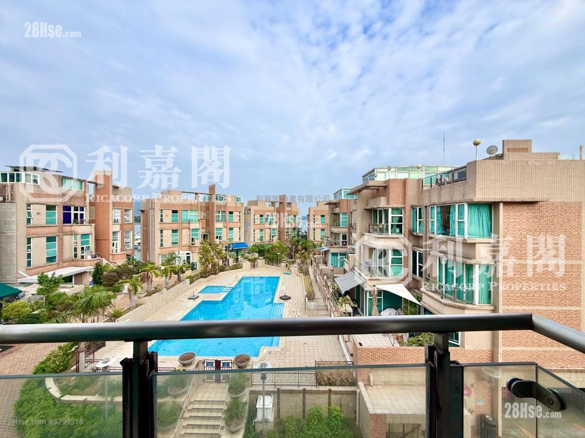 Costa Bello Sell 3 Bedrooms , 2 Bathrooms 837 ft²