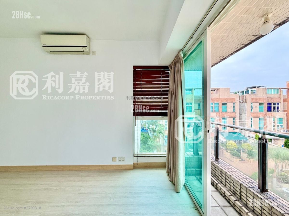 Costa Bello Sell 3 Bedrooms , 2 Bathrooms 837 ft²