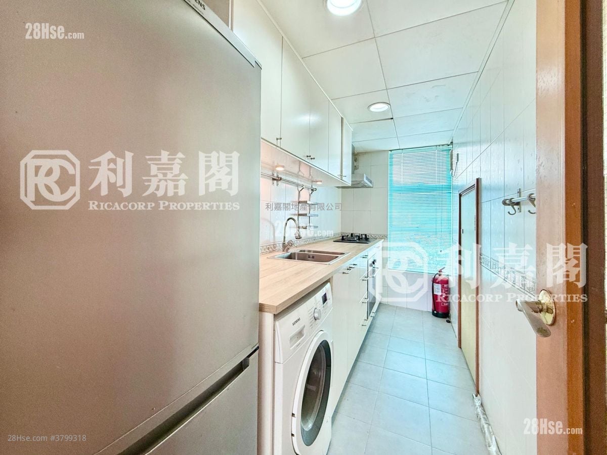 Costa Bello Sell 3 Bedrooms , 2 Bathrooms 837 ft²