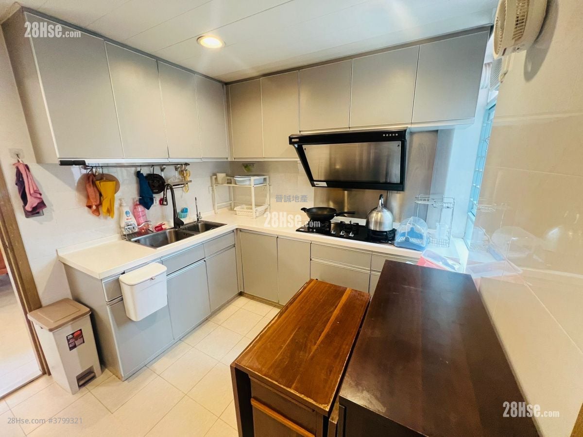 Peridot Court Sell 4 Bedrooms , 3 Bathrooms 1,155 ft²