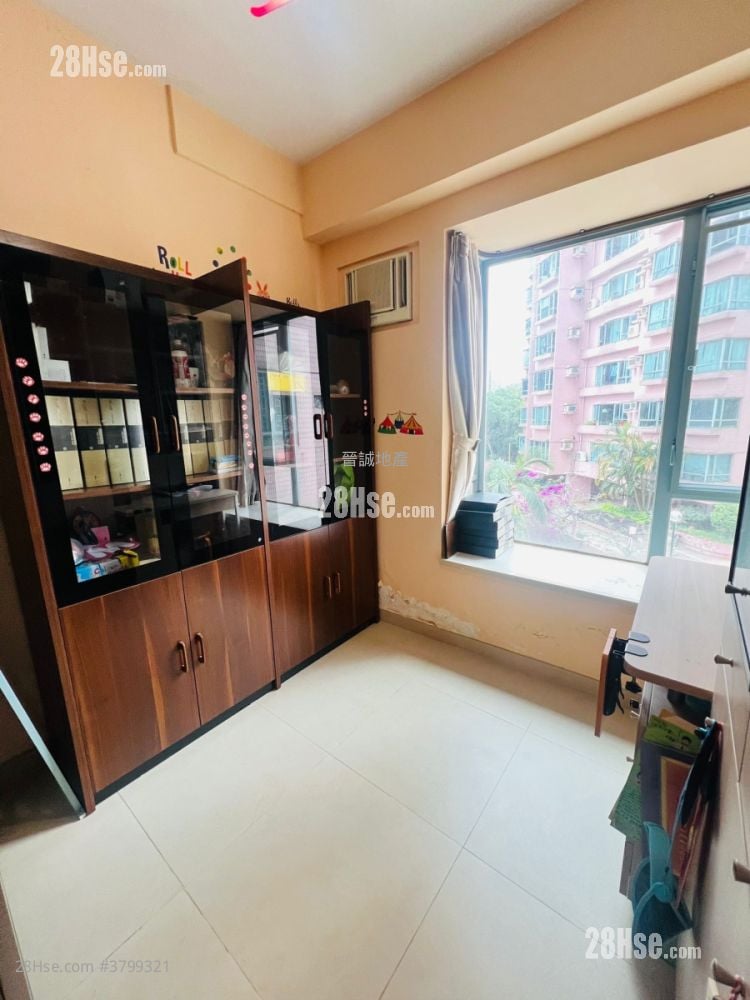 Peridot Court Sell 4 Bedrooms , 3 Bathrooms 1,155 ft²