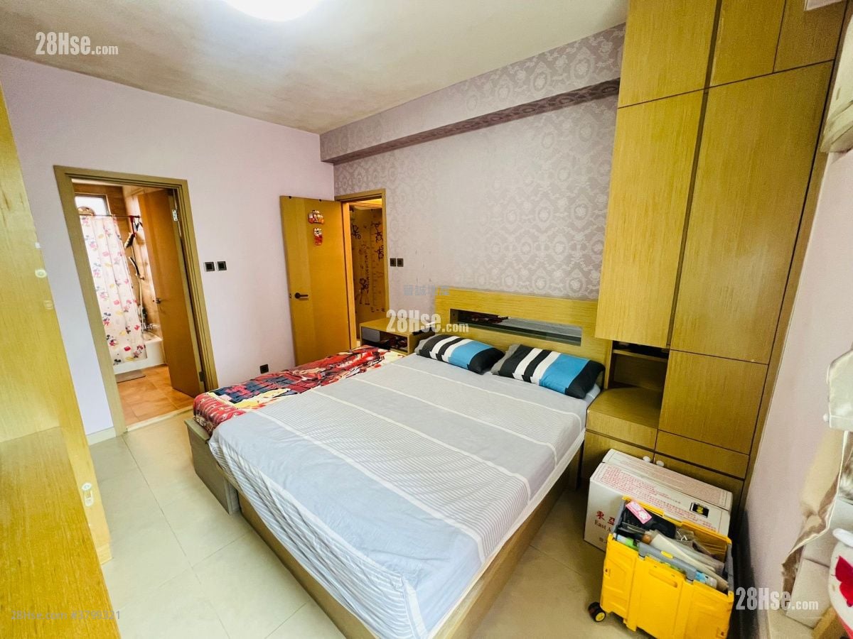 Peridot Court Sell 4 Bedrooms , 3 Bathrooms 1,155 ft²