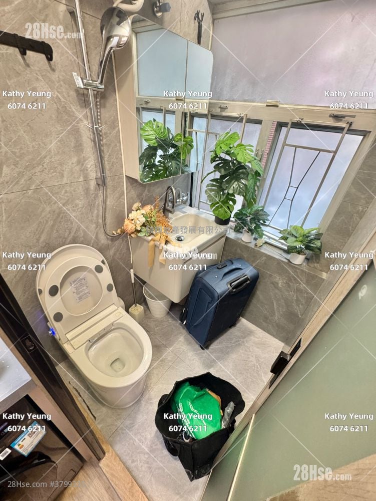 Yan On Building Rental Studio , 1 Bathroom 180 ft²