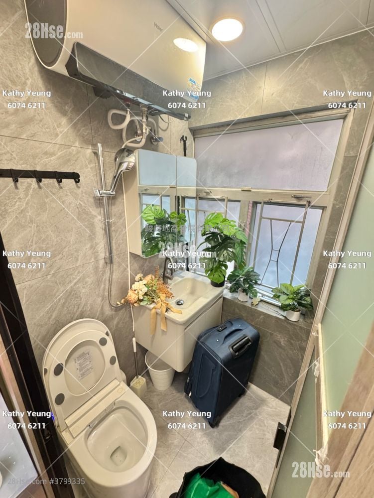 Yan On Building Rental Studio , 1 Bathroom 180 ft²