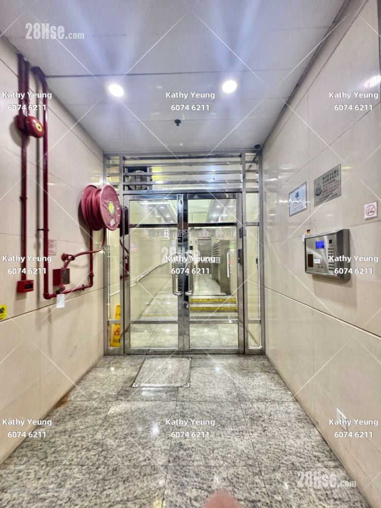 Yan On Building Rental Studio , 1 Bathroom 180 ft²