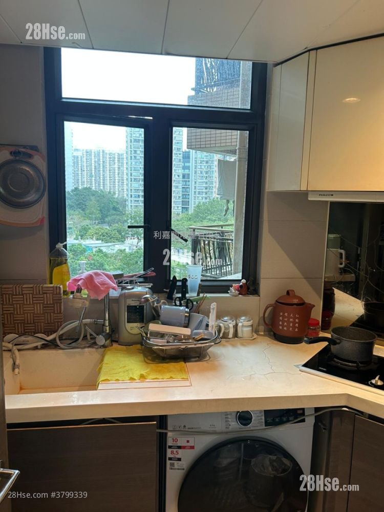 8 Royal Green Sell 3 Bedrooms 661 ft²