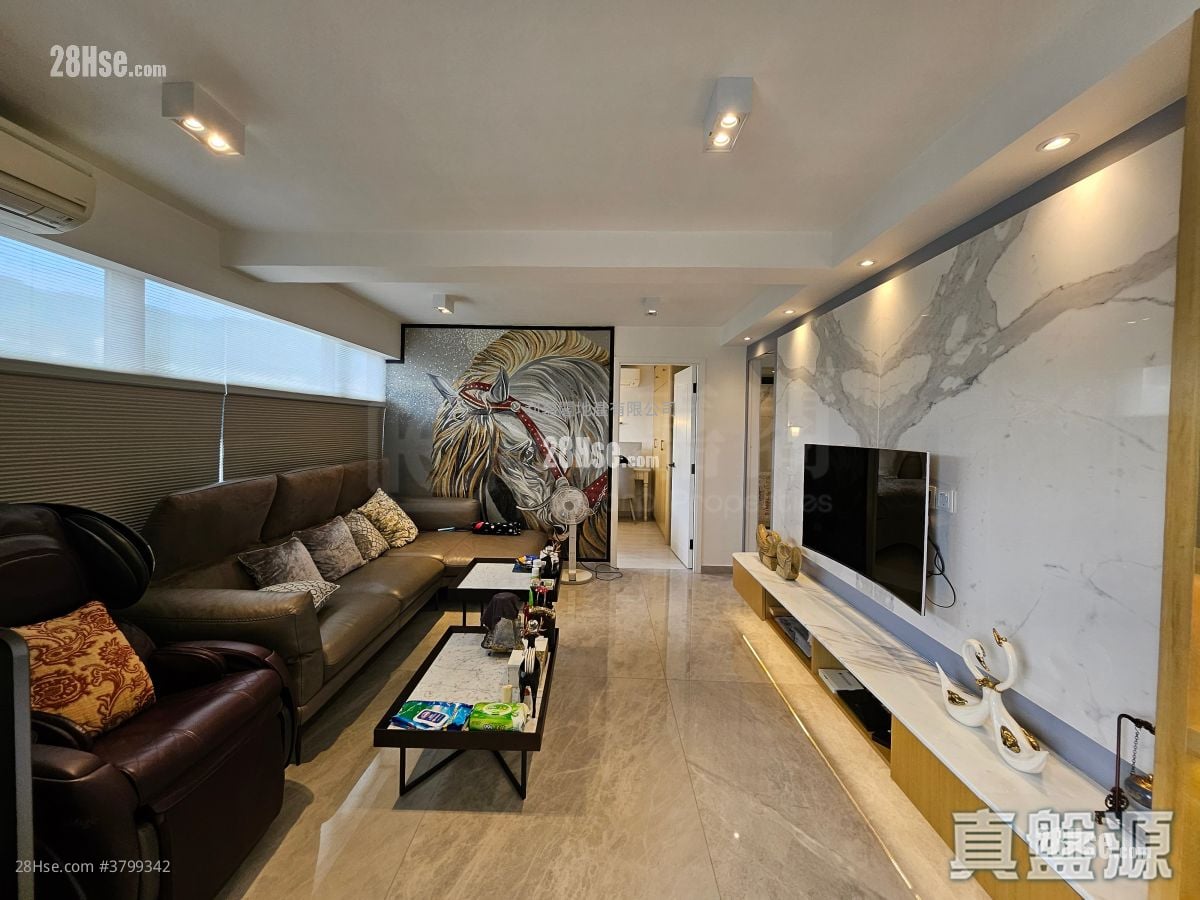 Parc Oasis Rental 1,311 ft²