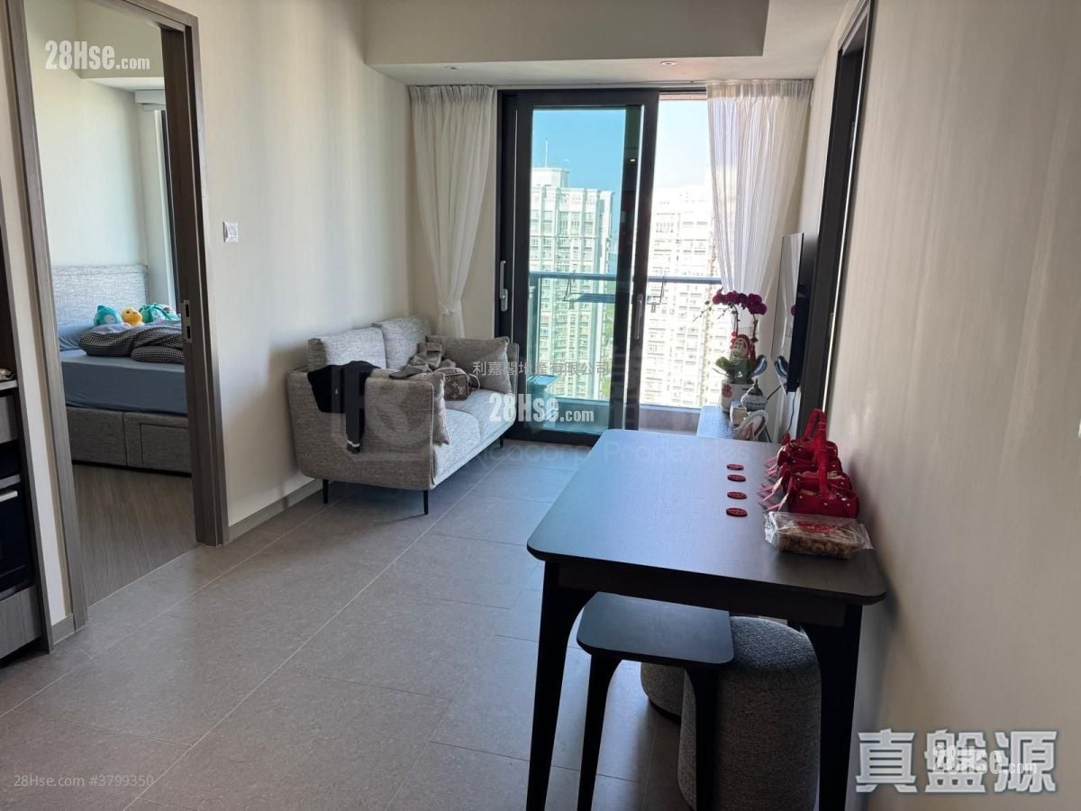 Yoho West Sell 2 Bedrooms 390 ft²